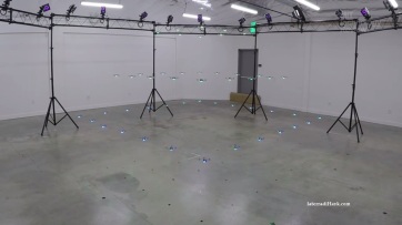 I robot-droni durante una simulazione del lavoro di Nora Ayanian